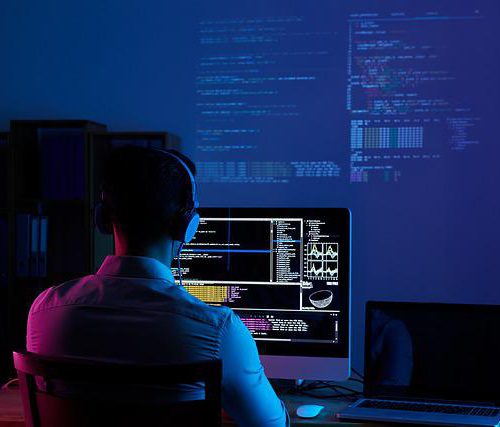 Jak zostać programistą i na jakie zarobki można liczyć?